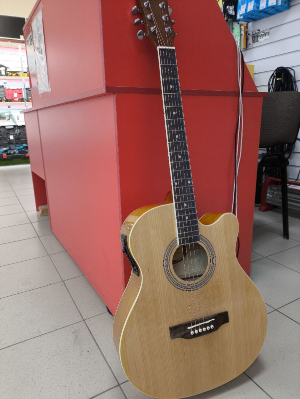 Электроакустическая гитара Elitaro  E4050 EQ