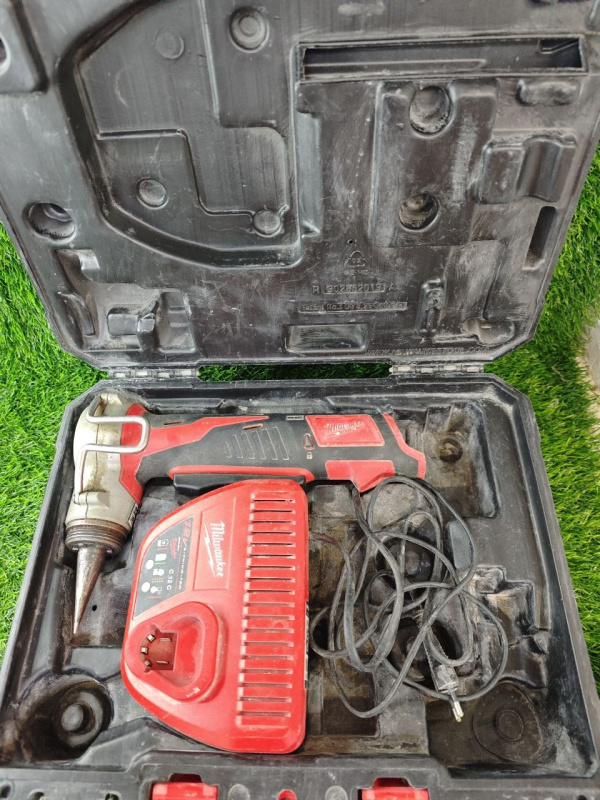 Электрическая резьборезка Milwaukee C12 PXP