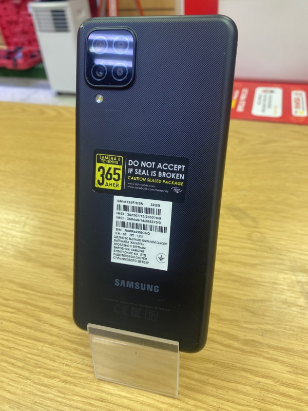 Мобильный телефон Samsung Galaxy A12
