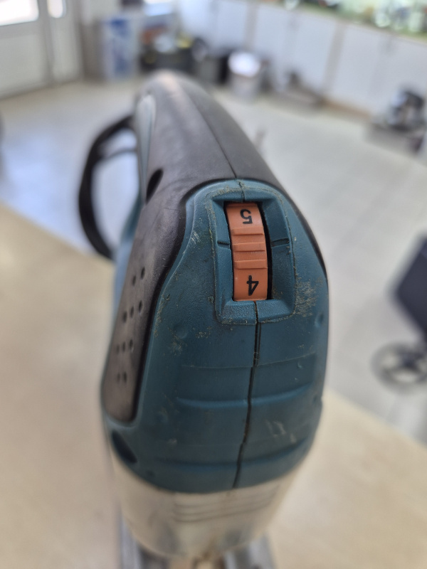 Электролобзик Makita 4329