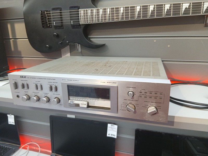 Усилитель Akai AM-U04
