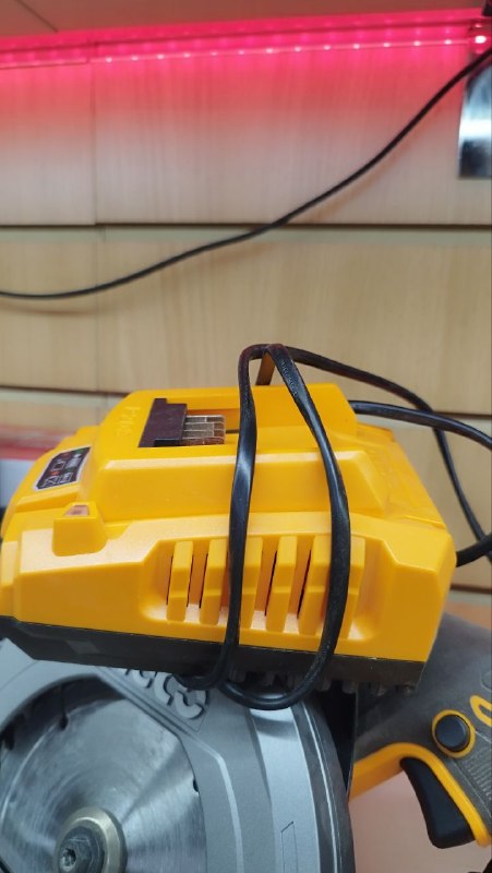 Циркулярная пила Ingco CSLI1402