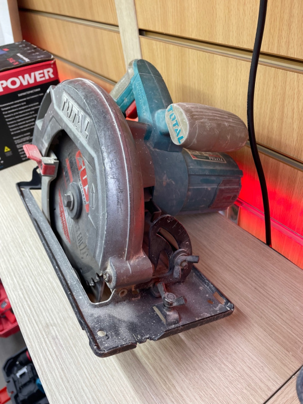 Циркулярная пила Total TS1161856