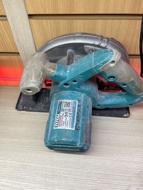Циркулярная пила Total TS1161856