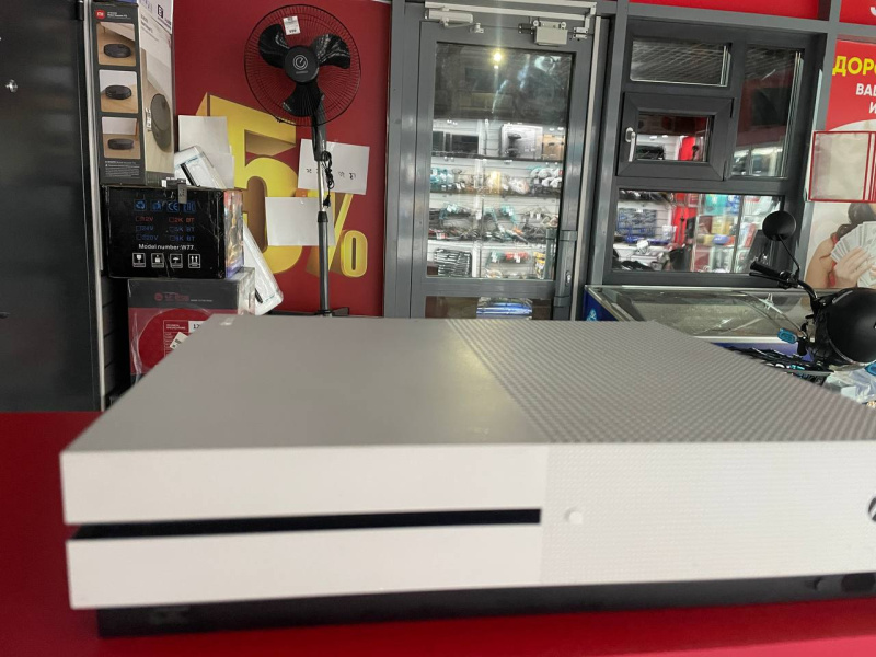 Игровая приставка Xbox one s