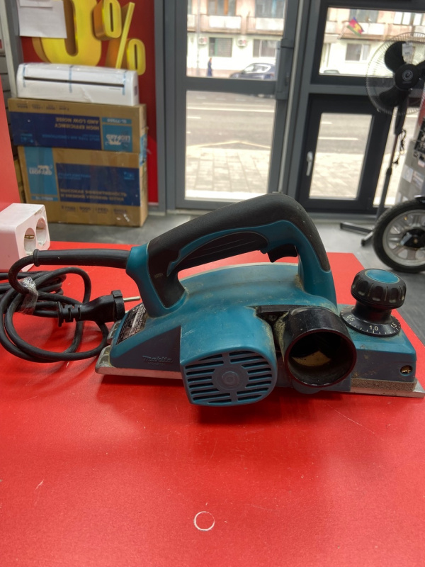 Электрорубанок Makita KP0800