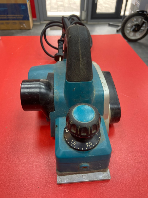 Электрорубанок Makita KP0800