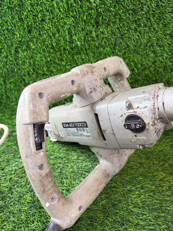 Строительный миксер Интерскол км-60/1000э