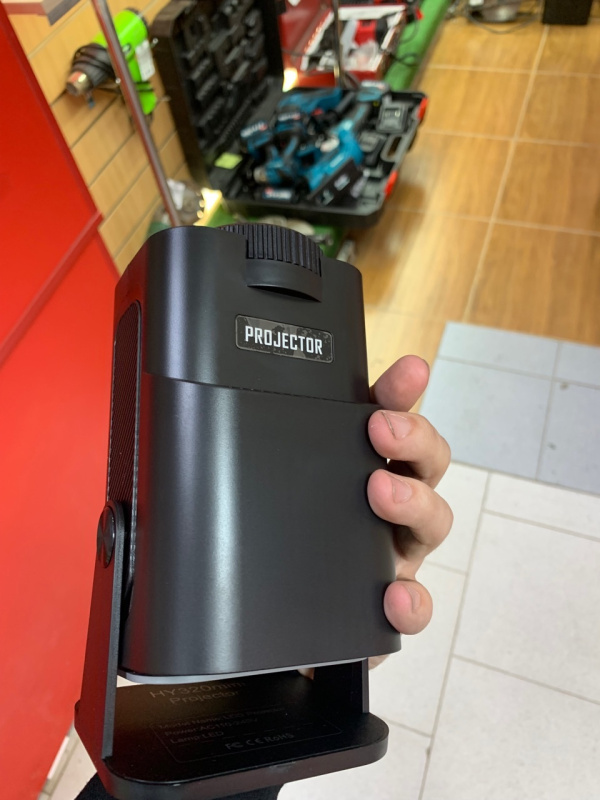 Проектор  tosy